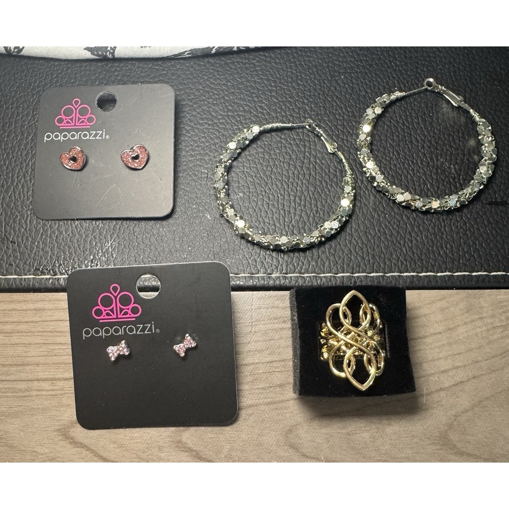 4 Piece Jewelry Lot Papparazzi 3 Sets of Earrings 1 Ring Most New Bows Heart